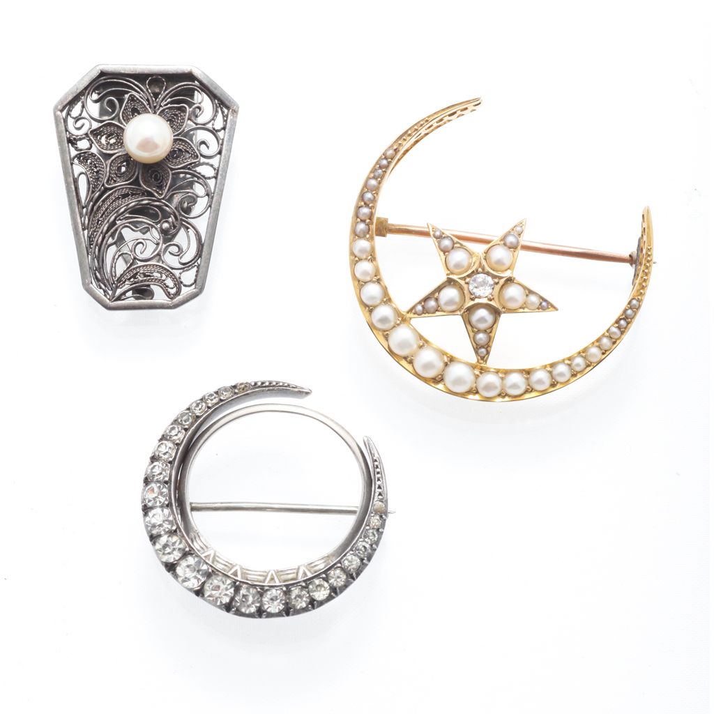 Appraisal: A collection of jewellery to include a Victorian seed pearl