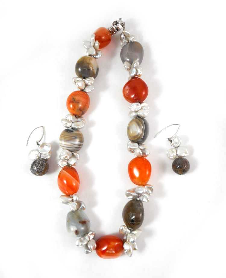 Appraisal: AGATE AND PEARL NECKLACE WITH MATCHING EARRINGS the necklace with