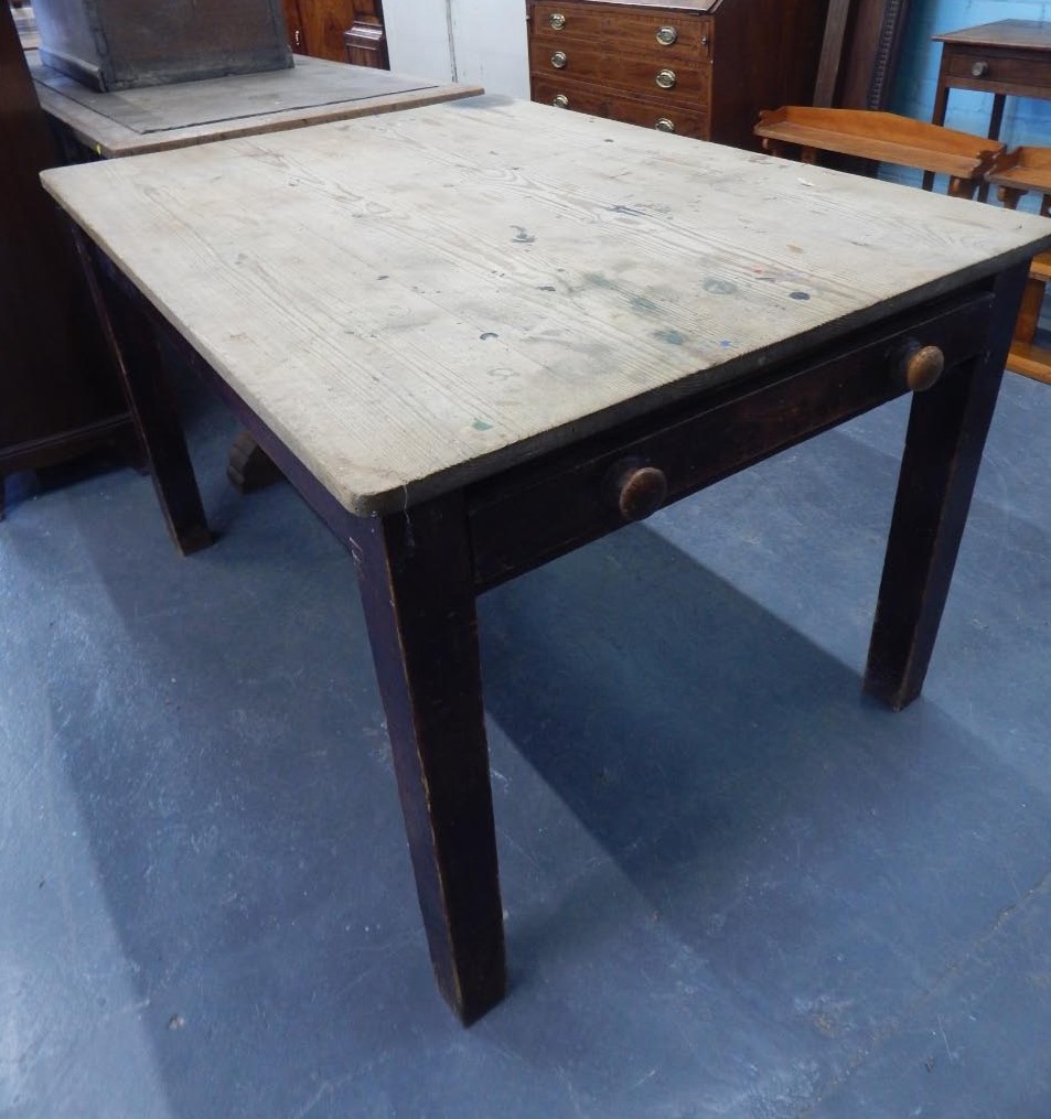 Appraisal: A Victorian pine scrub top table with a single end