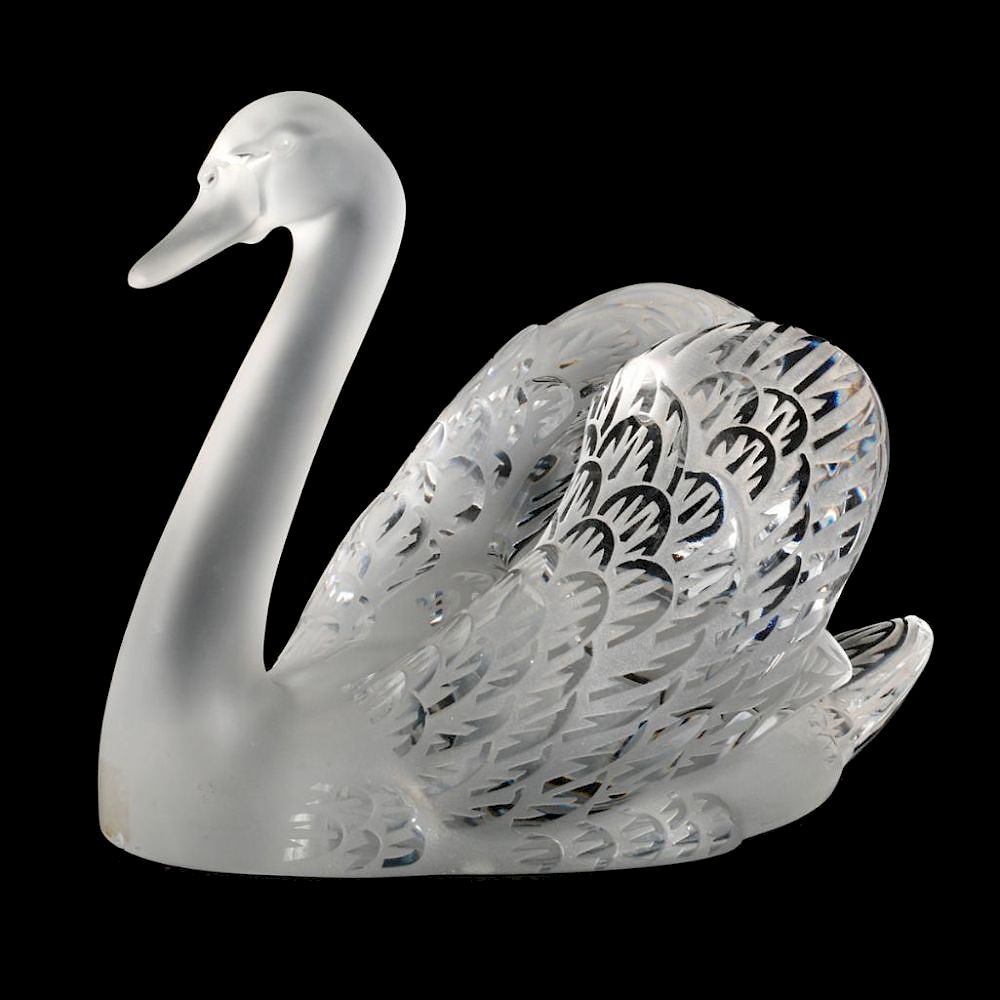 Appraisal: A LALIQUE CLEAR AND FROSTED GLASS SWAN STATUETTE A Lalique