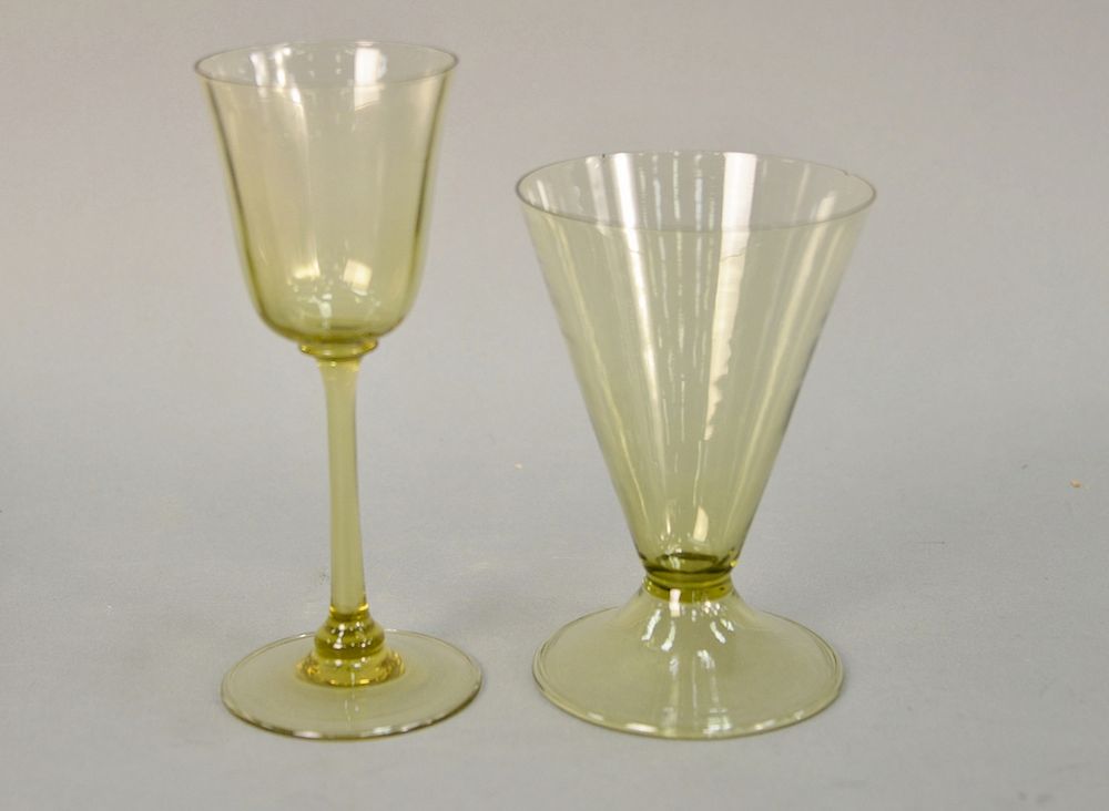 Appraisal: Set of sixteen green glasses ht in in Set of