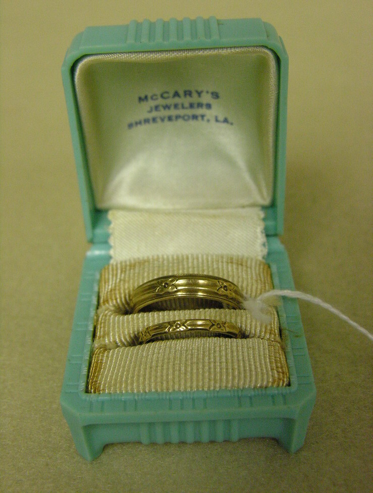 Appraisal: K GOLD WEDDING BAND SET Weight grams total