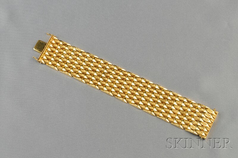 Appraisal: kt Gold Bracelet the wide strap composed of navette-shaped links