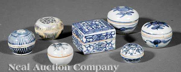 Appraisal: A Group of Seven Antique Chinese Blue and White Porcelain