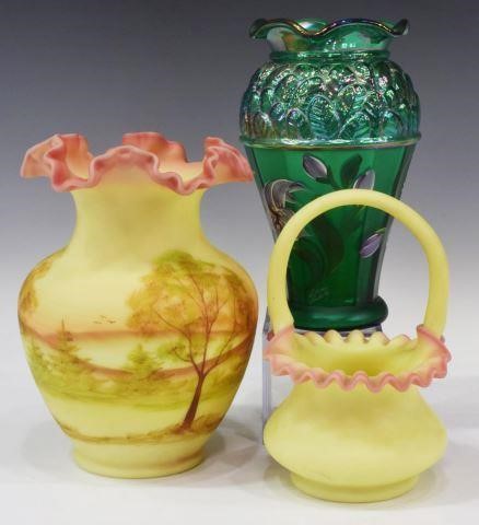 Appraisal: lot of American Fenton art glass vases comprising Designer Showcase