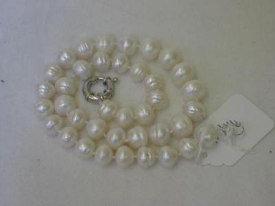 Appraisal: A FRESH WATER PEARL NECKLACE the white ridged large beads