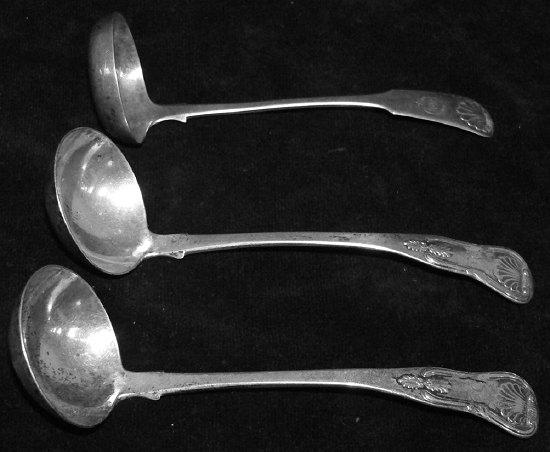 Appraisal: A pair of sauce ladles Queen's pattern AE Edinburgh together