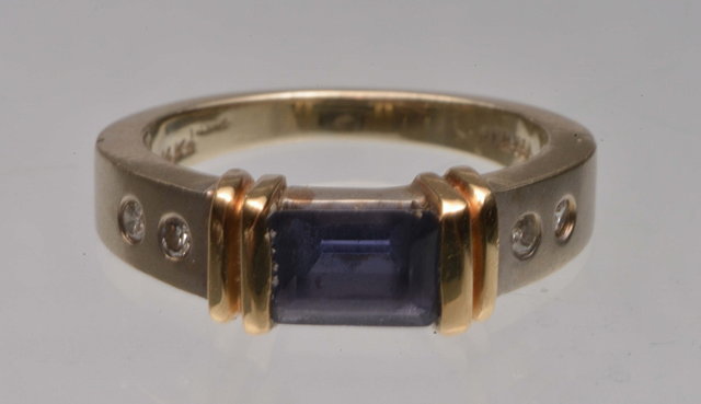 Appraisal: A CONTEMPORARY SAPPHIRE AND DIAMOND SET DRESS RING trap cut