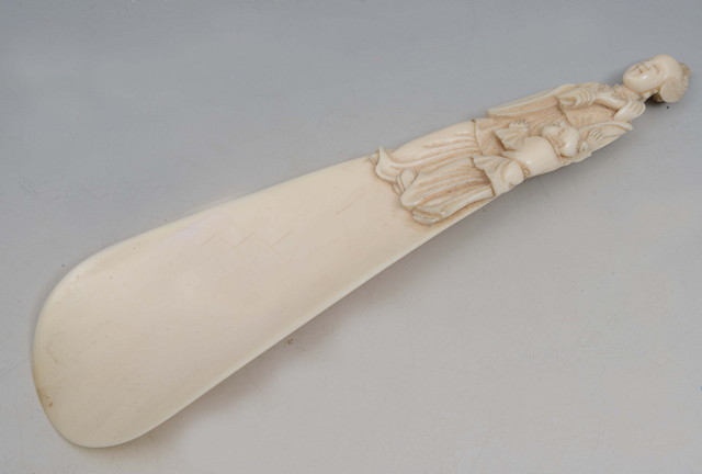 Appraisal: A CHINESE CANTON IVORY SHOE HORN the handle carved with