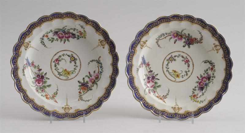 Appraisal: PAIR OF WORCESTER BLUE-GROUND PLATES WITH LOBED RIMS With crescent