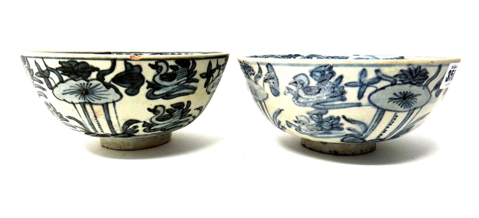 Appraisal: A pair of Chinese blue and white bowls from the