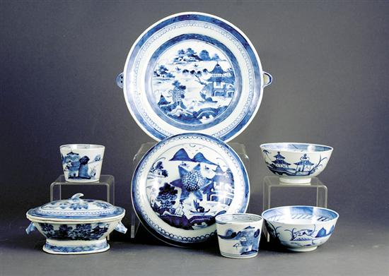 Appraisal: Collection Chinese Export blue-and-white porcelain th centuryconsisting of hot water