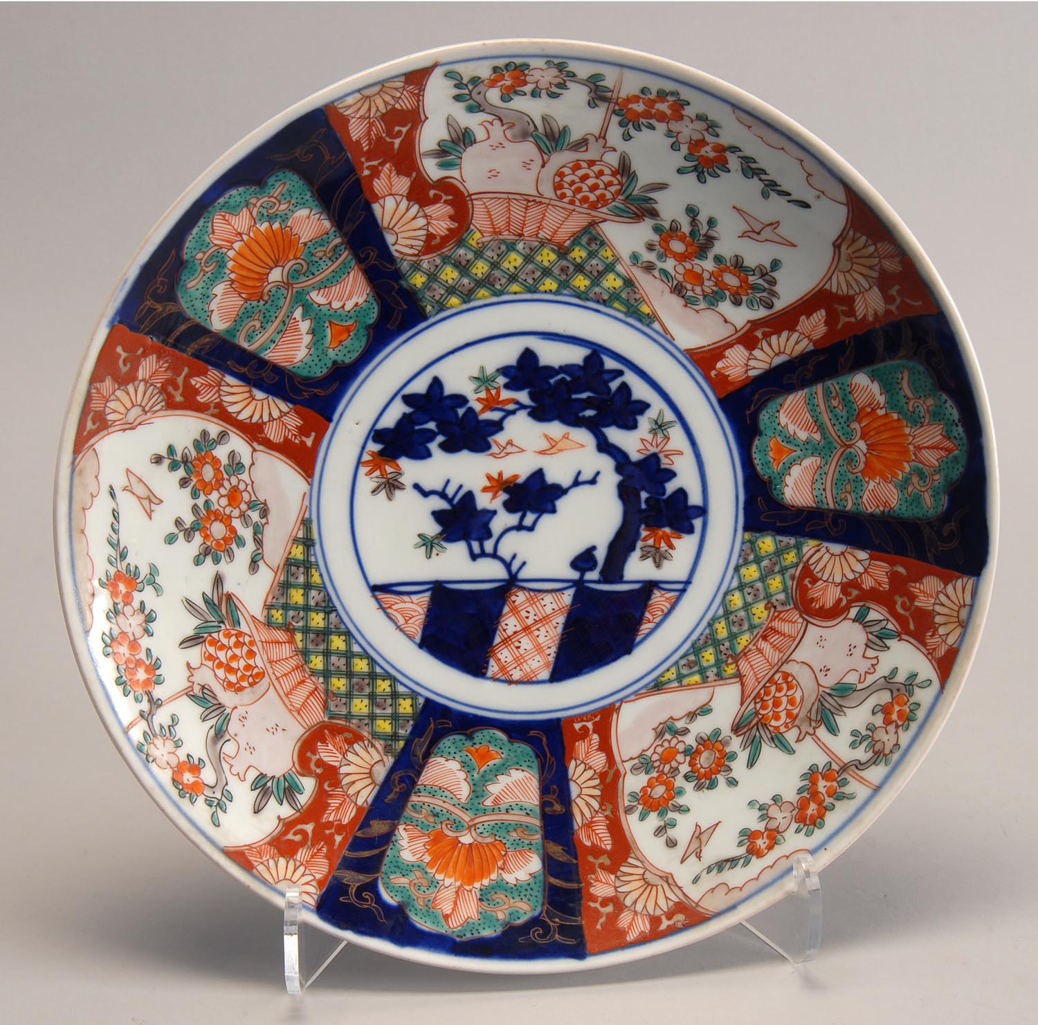 Appraisal: IMARI PORCELAIN CHARGER Meiji PeriodWith maple leaf center surrounded by