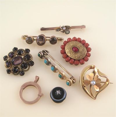 Appraisal: Four assorted gold brooches two other brooches a diamond set