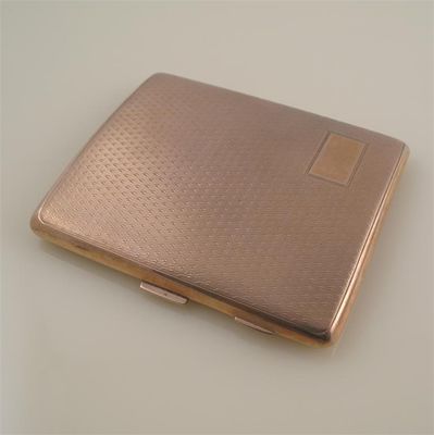 Appraisal: A ct gold cigarette case machine engraved and curved to