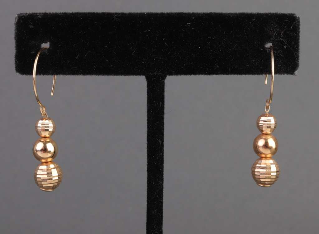 Appraisal: K YELLOW GOLD GRADUATED BALL DANGLE EARRINGS Vintage K yellow