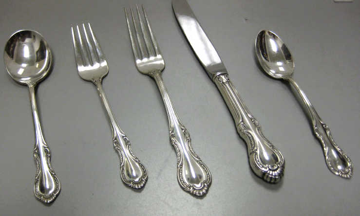 Appraisal: FINE ARTS STERLING SILVER COMPANY PA Southern Colonial pattern dinner