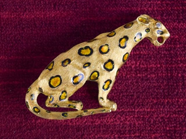 Appraisal: k Gold Leopard Brooch Brooch has brown stone spots and