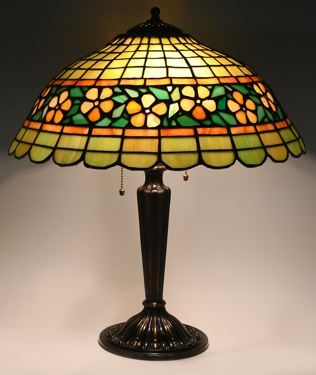 Appraisal: HANDEL STAINED GLASS TABLE LAMP Leaded glass shade having a