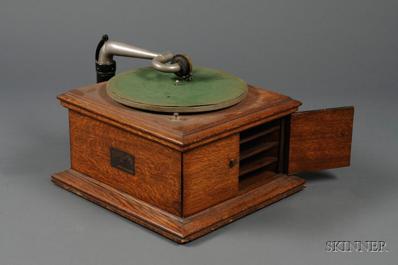 Appraisal: Two Victor Type VV-IV Phonographs one mahogany the other oak