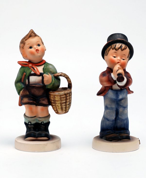 Appraisal: Lot of two Hummel figurines includes Village Boy marked with