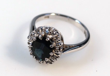 Appraisal: A ladies ring claw set with a dark green stone