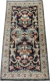 Appraisal: PAKISTANI HANDWOVEN WOOL RUG PAKISTANI HANDWOVEN WOOL RUG W '