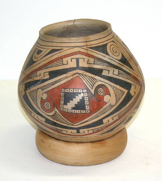 Appraisal: A Casas Grandes polychrome jar diameter in minor restoration