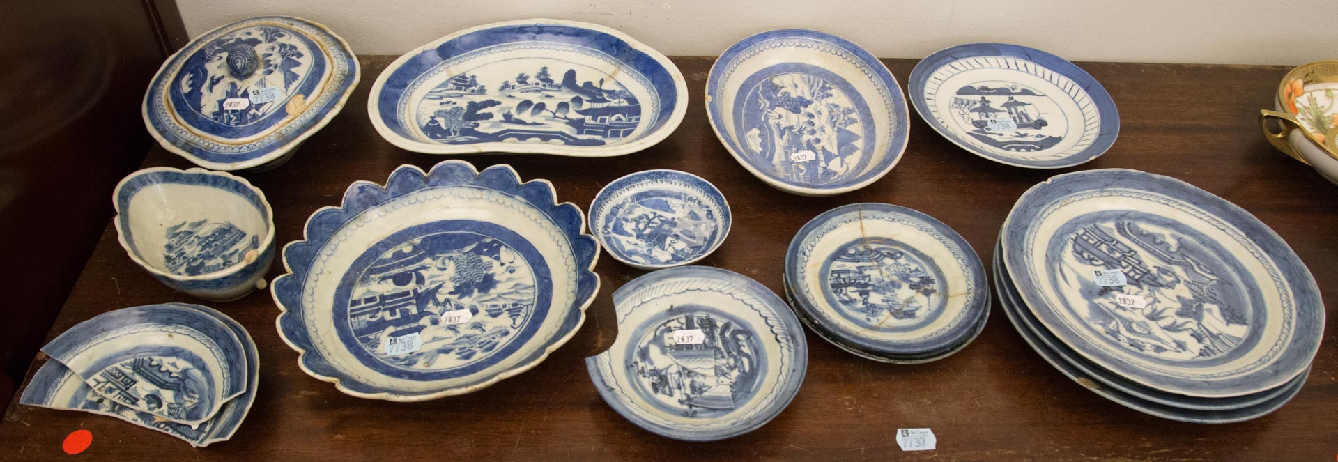 Appraisal: Large group of Chinese Canton porcelain