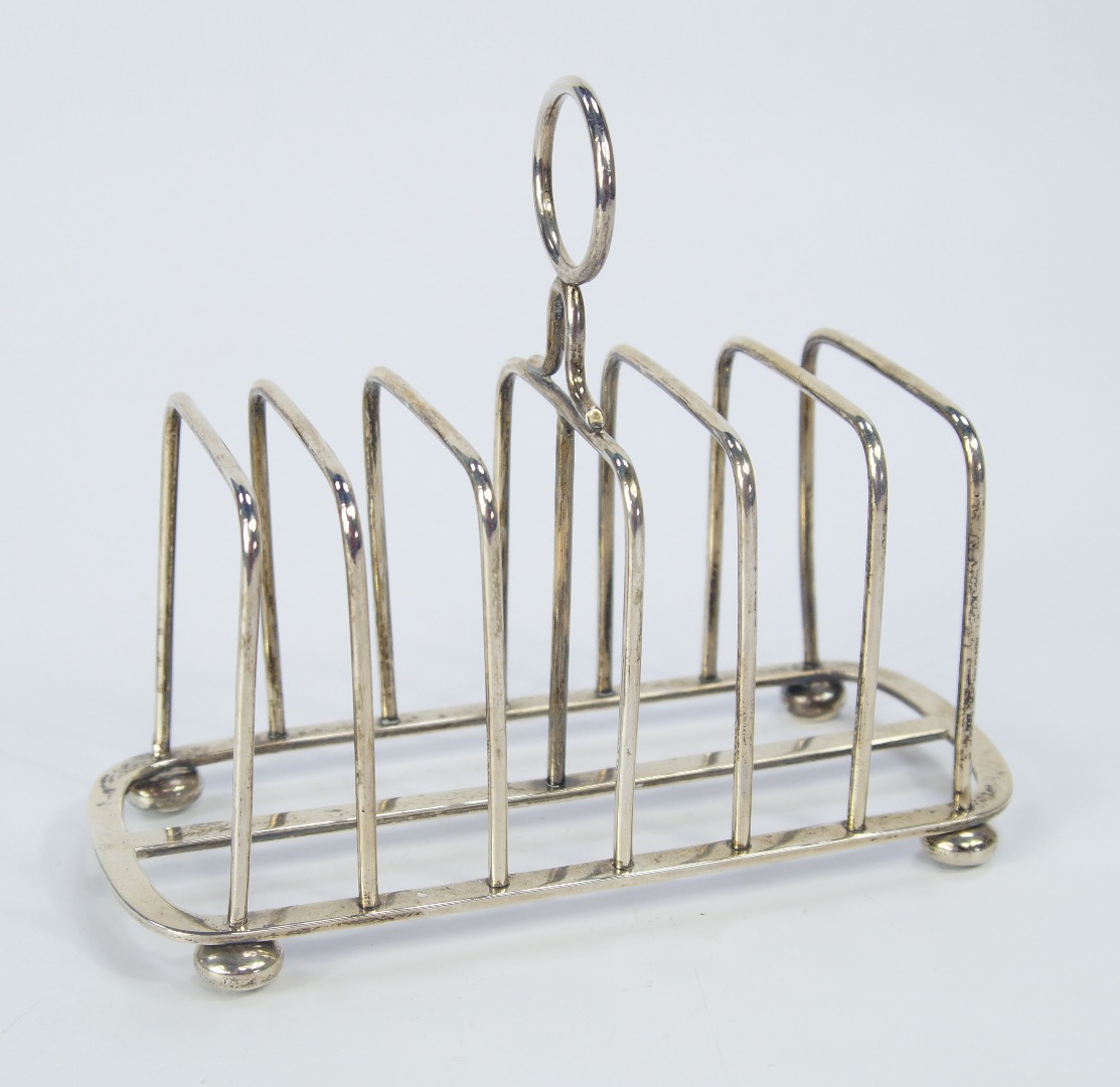 Appraisal: A George V silver seven-bar toast rack by Hukin Heath