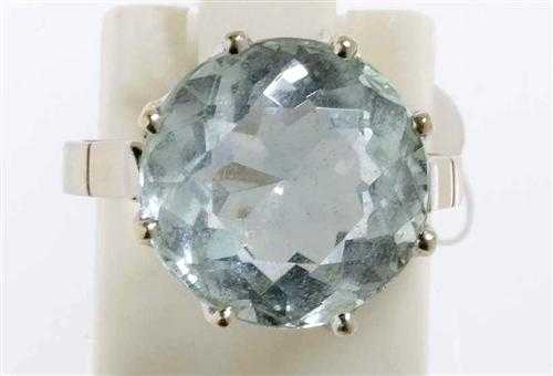 Appraisal: AQUAMARINE RING White gold Decorative ring with round very bright