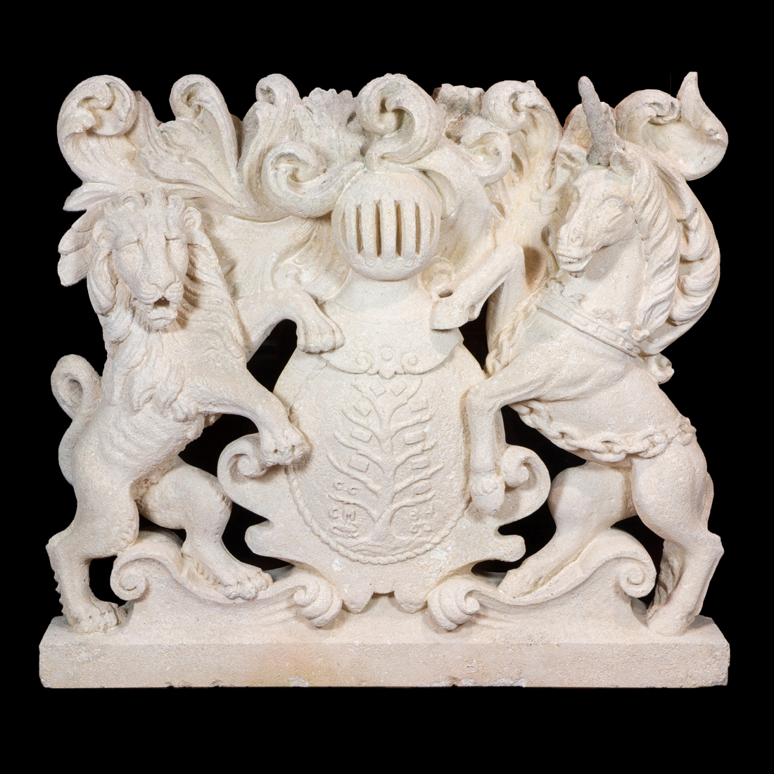 Appraisal: A CAST SCULPTURE OF THE HERALDIC FULL ROYAL COAT OF