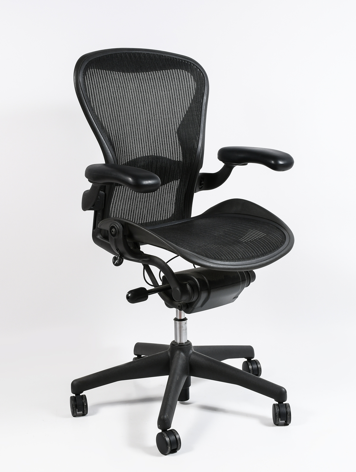 Appraisal: HERMAN MILLER OFFICE ARMCHAIR Medium sized Herman Miller Office chair