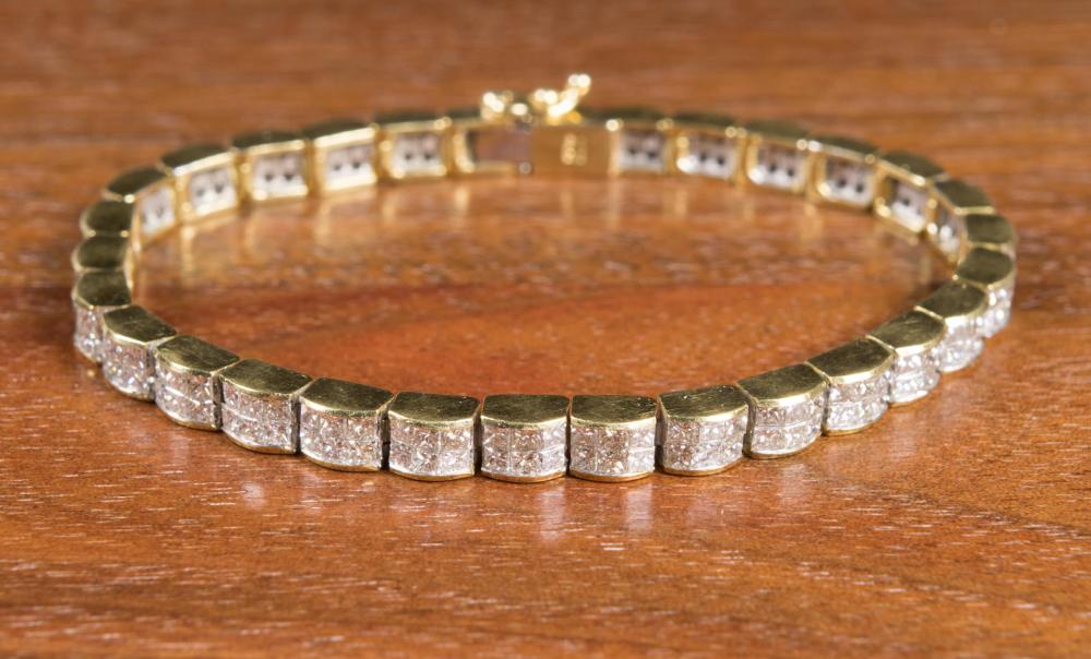 Appraisal: DIAMOND AND EIGHTEEN KARAT GOLD BRACELET The k yellow gold