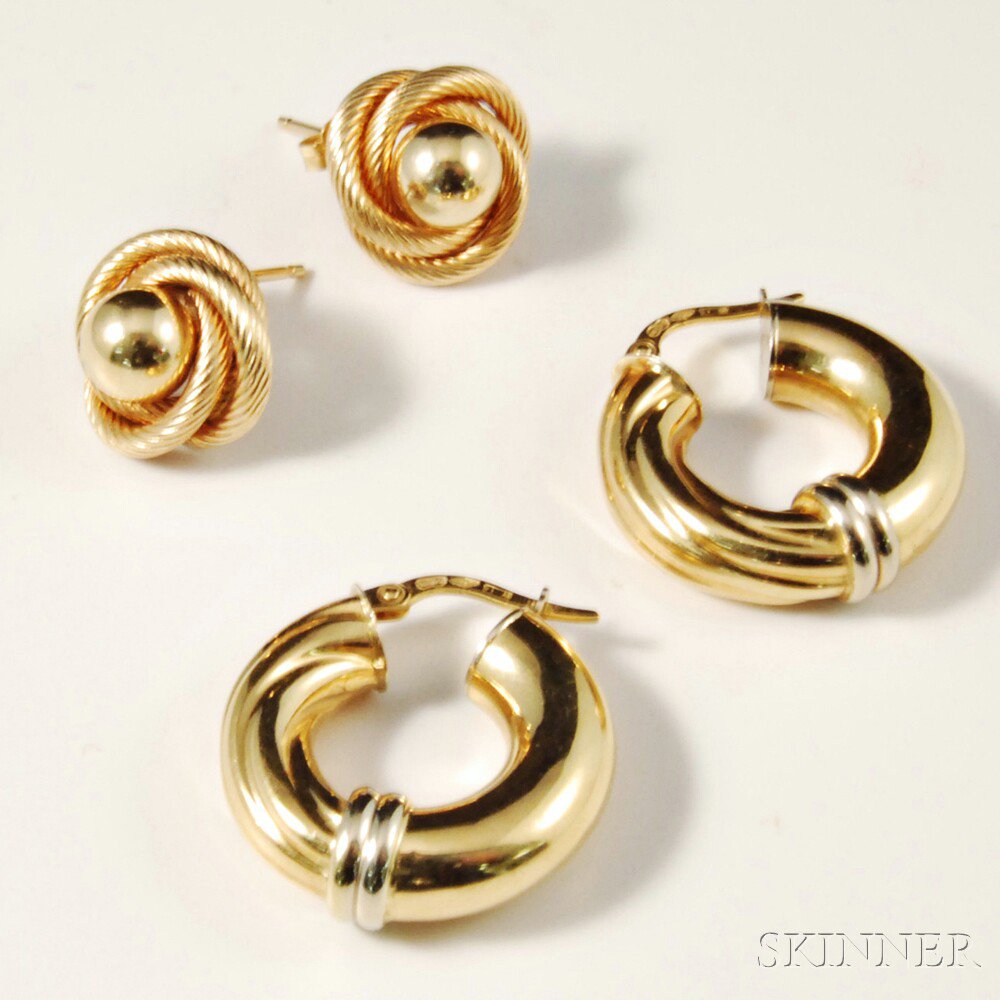 Appraisal: Two Pairs of kt Gold Earrings a pair of knotted