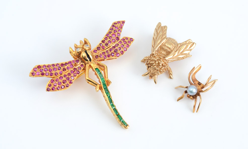 Appraisal: PIECE GOLD BUG JEWELRY k Yellow gold dragonfly with diamonds