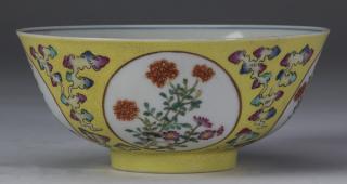 Appraisal: Chinese yellow Lao ZI bowl Daoguang mark w Chinese polychrome