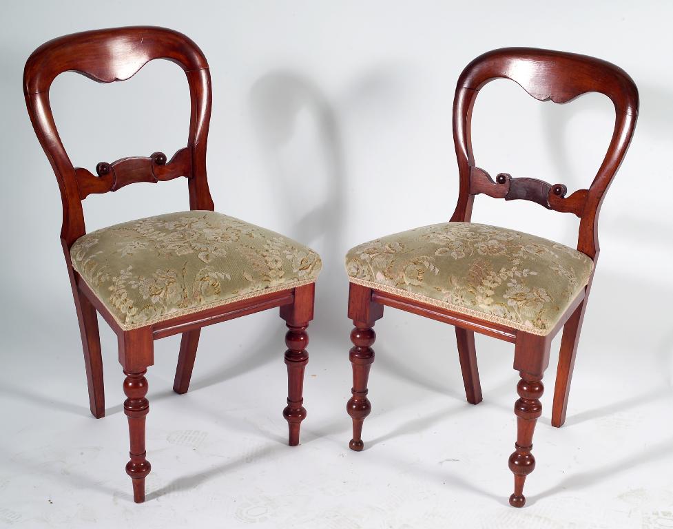 Appraisal: SET OF FOUR VICTORIAN BEECH BALLOON BACK DINING CHAIRS raised