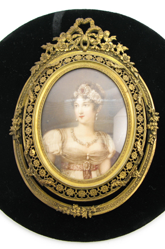 Appraisal: FRENCH MINIATURE OVAL OIL PAINTING Portrait of a beautiful young