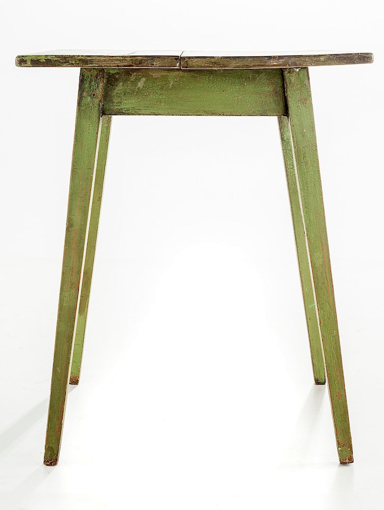 Appraisal: Country Hepplewhite Painted Side Table DESCRIPTION Softwood painted tapered leg