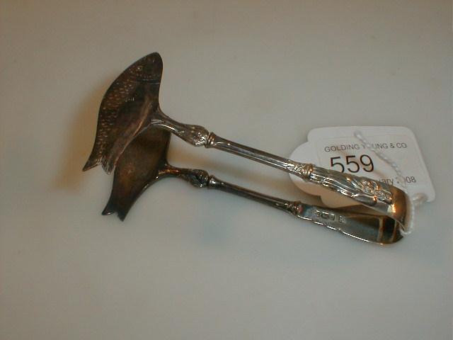 Appraisal: A pair of Edwardian silver sardine tongs with fish shaped