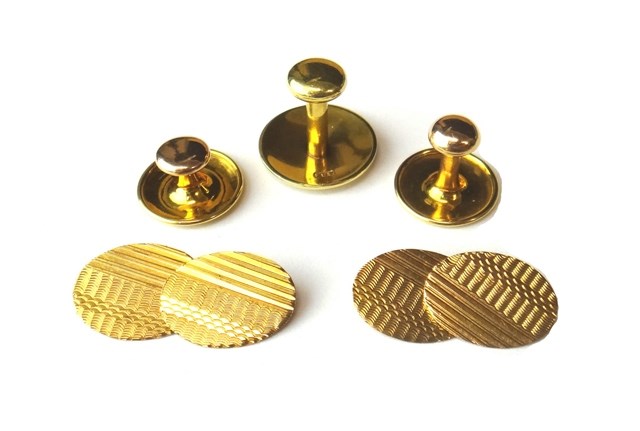 Appraisal: A pair of ct gold oval cufflinks the backs and