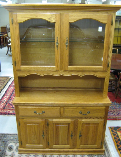 Appraisal: AN OAK CHINA HUTCH American country furniture style manufactured The