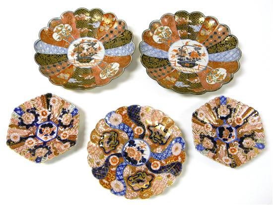 Appraisal: Five pieces of Imari pair of small Japanese Imari porcelain