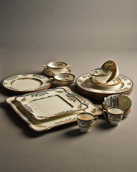 Appraisal: An Eighty Six Piece Set of Mintons Dinnerware twelve plates