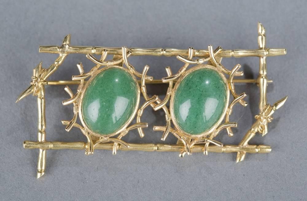 Appraisal: kt and aventurine glass bamboo with nest brooch A kt