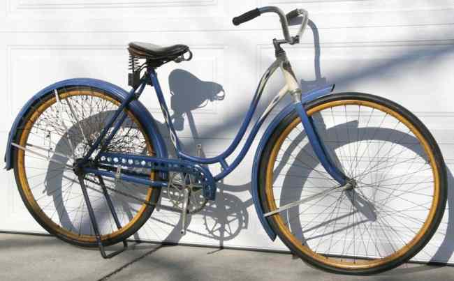 Appraisal: 's Iver Johnson Ladies touring bicycle in excellent original condition