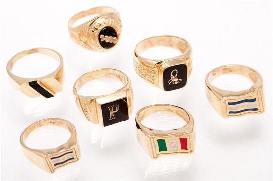 Appraisal: Seven gentlemen's K yellow gold and enamel rings grams