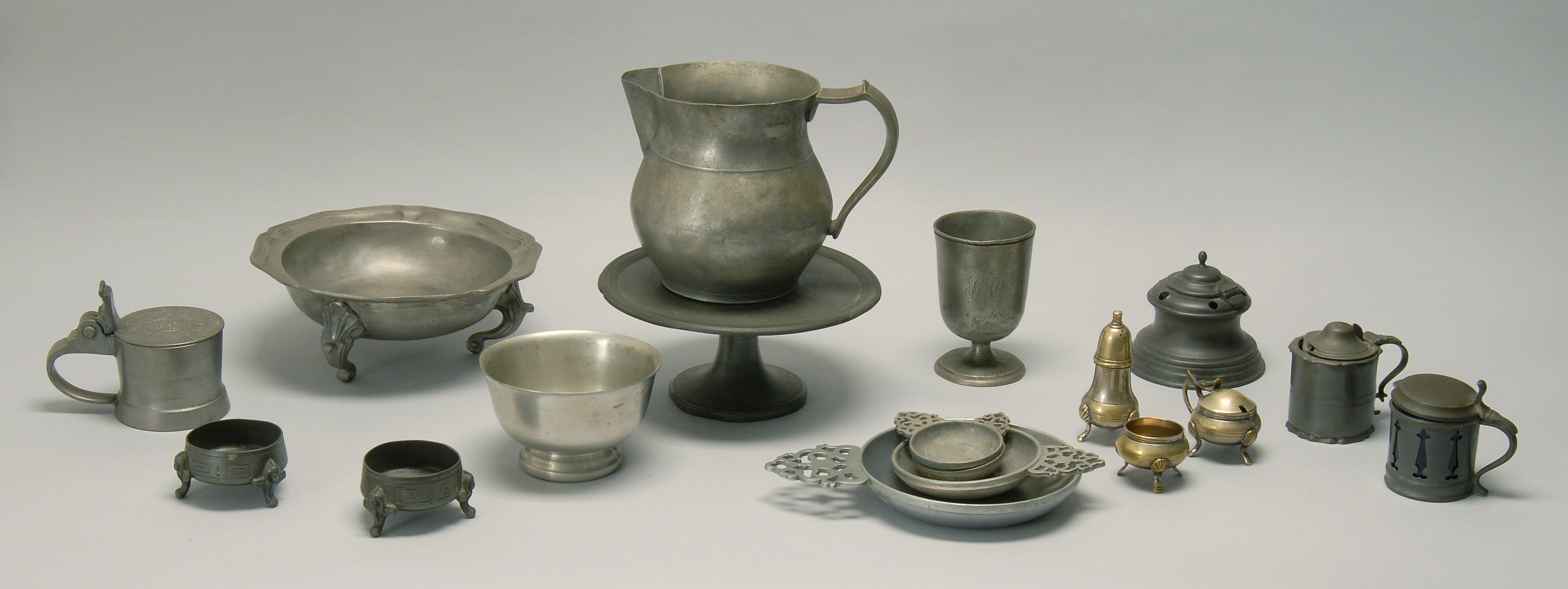 Appraisal: FIFTEEN PIECES OF PEWTER th and th CenturyTogether with three