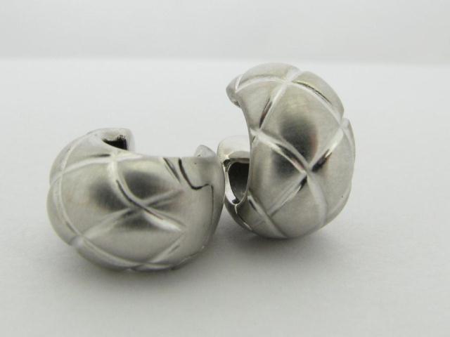 Appraisal: Lady's contemporary k white gold satin finish huggy earrings